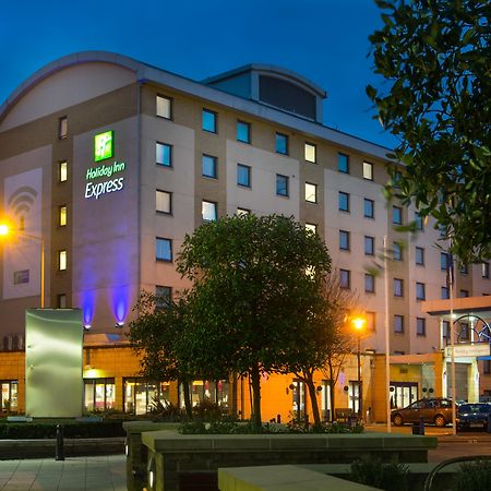 Holiday Inn Express London - Wandsworth, An Ihg Hotel Exterior photo