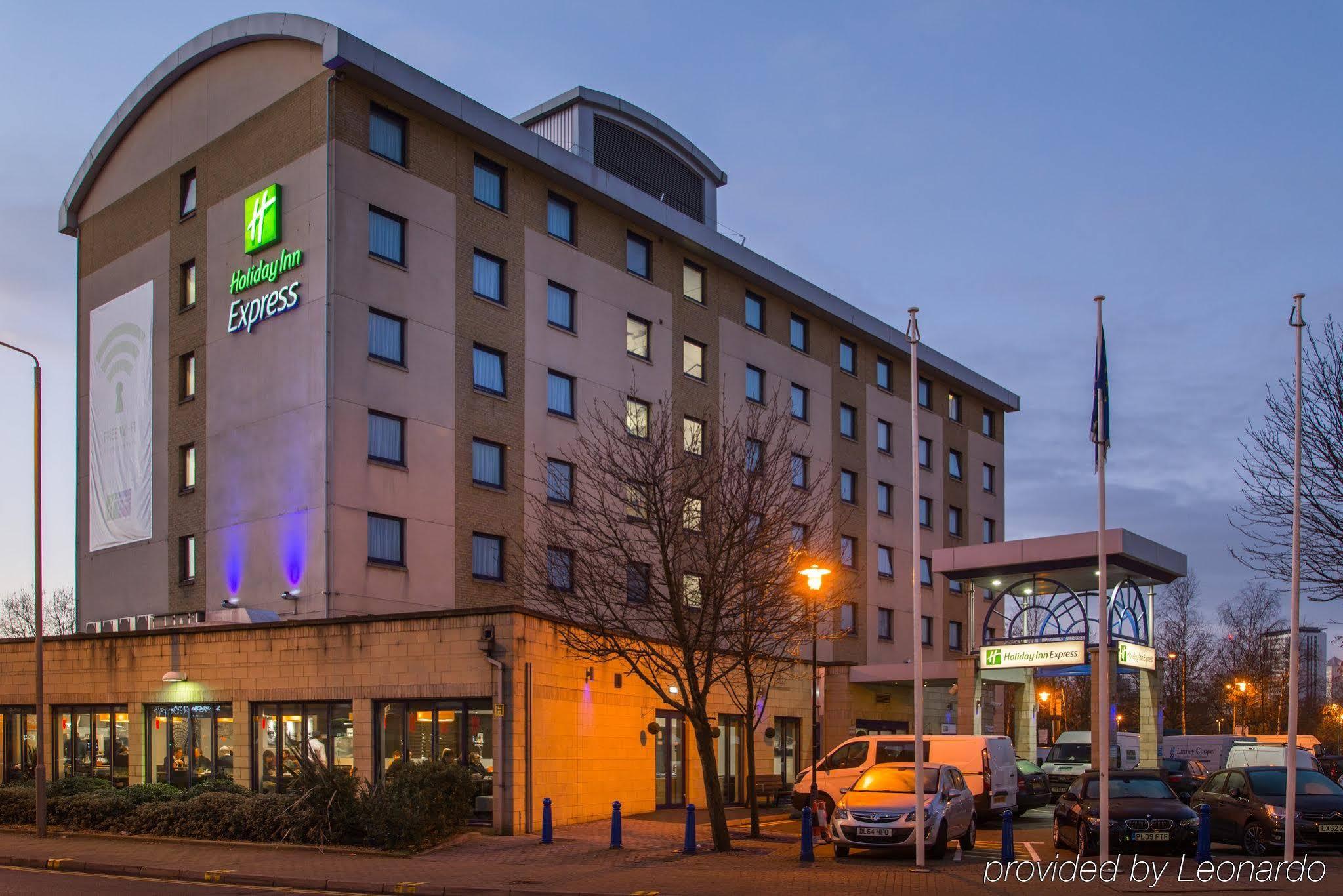 Holiday Inn Express London - Wandsworth, An Ihg Hotel Exterior photo