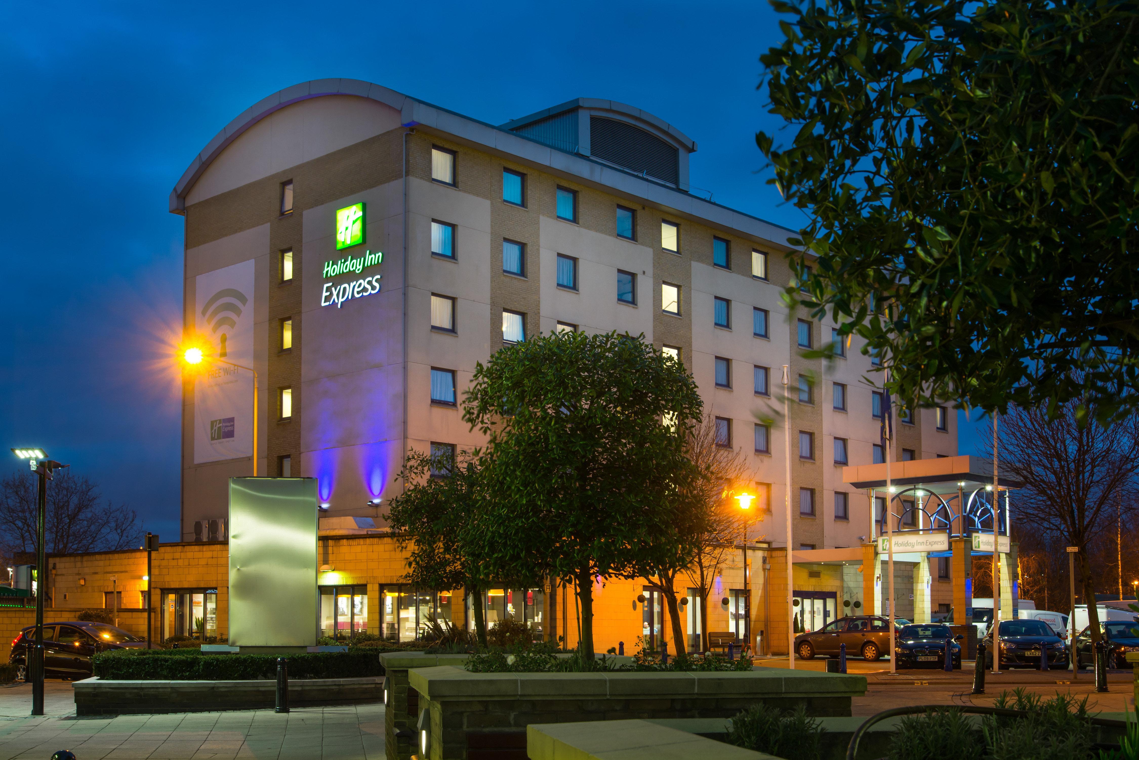 Holiday Inn Express London - Wandsworth, An Ihg Hotel Exterior photo