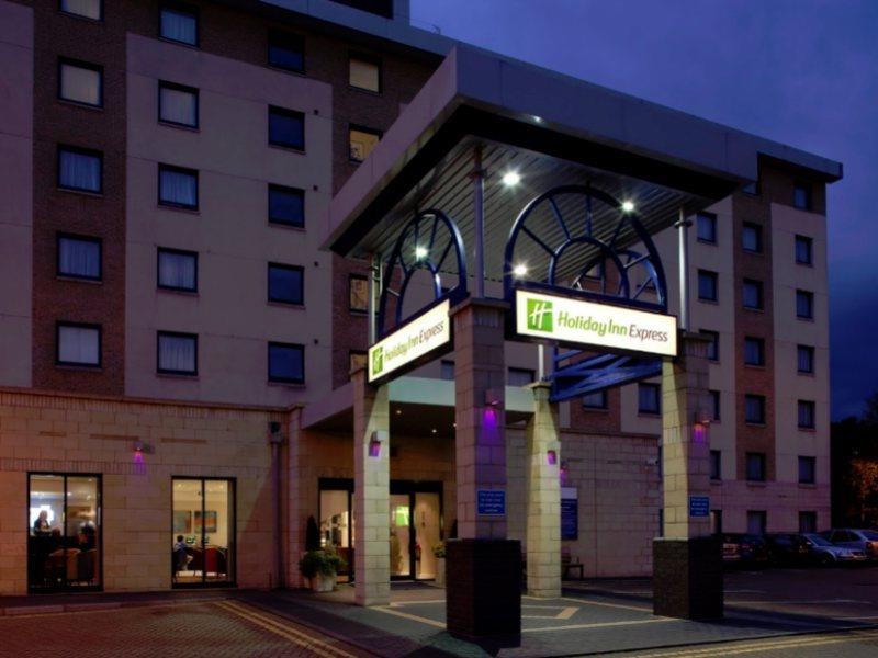 Holiday Inn Express London - Wandsworth, An Ihg Hotel Exterior photo